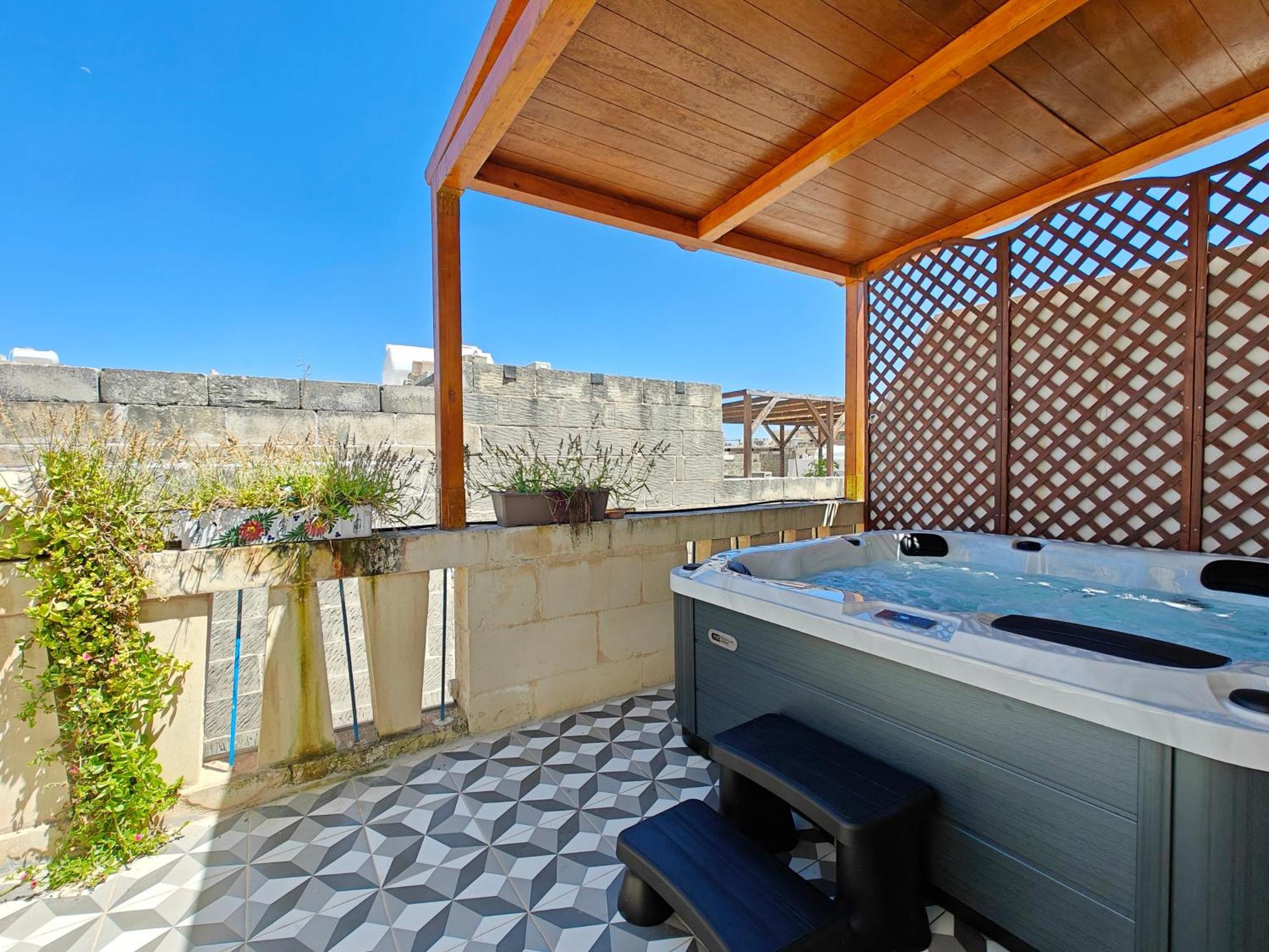 Nyaraló Zebbuga Deluxe Balcony 4 *